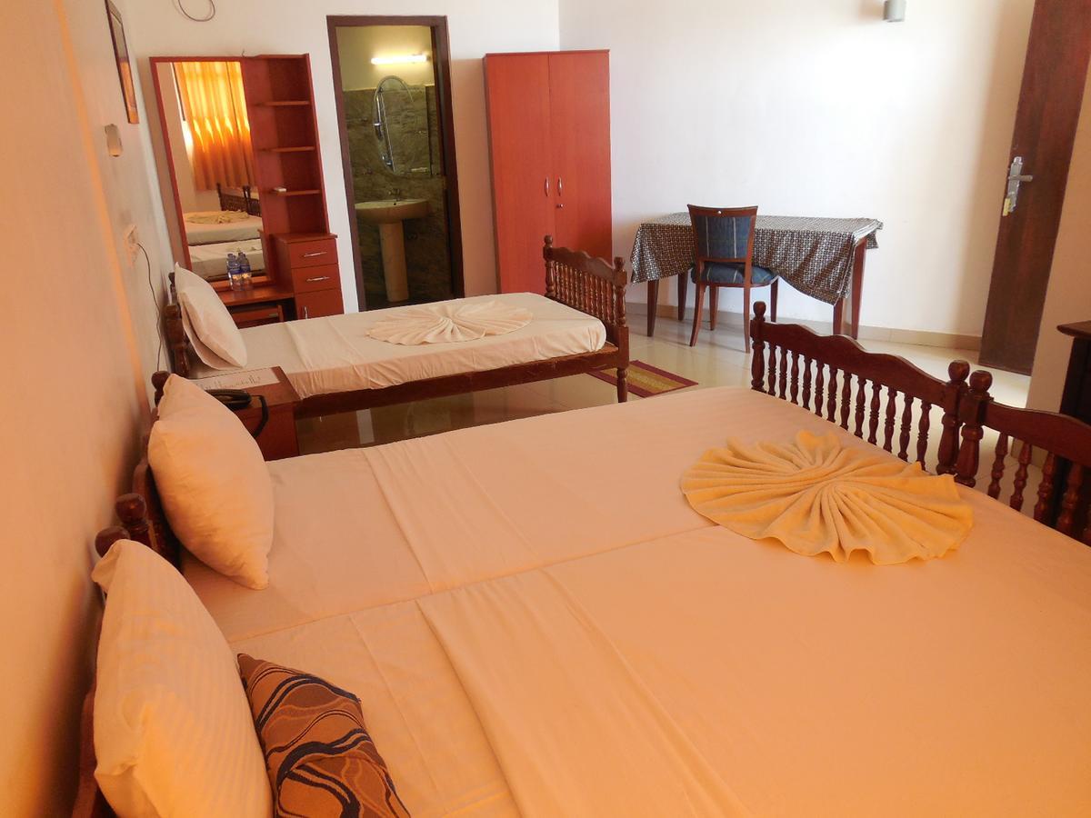 Miltons Beach Resort Unawatuna Exterior photo
