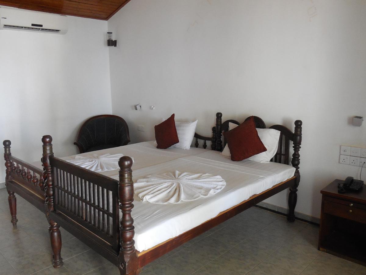 Miltons Beach Resort Unawatuna Exterior photo