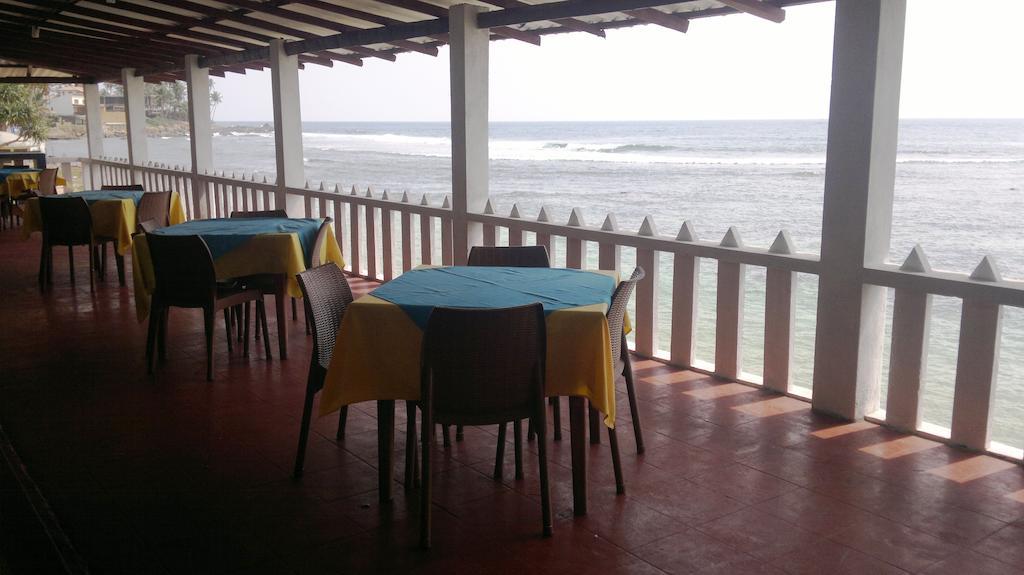 Miltons Beach Resort Unawatuna Exterior photo