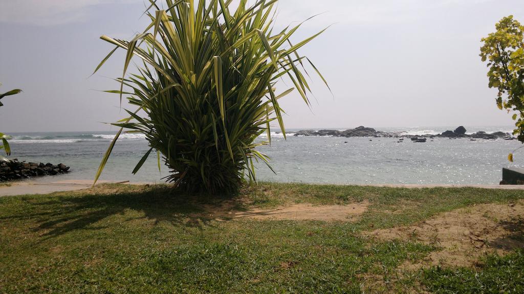 Miltons Beach Resort Unawatuna Exterior photo