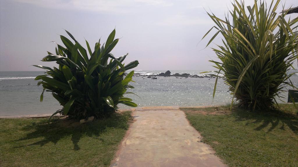 Miltons Beach Resort Unawatuna Exterior photo