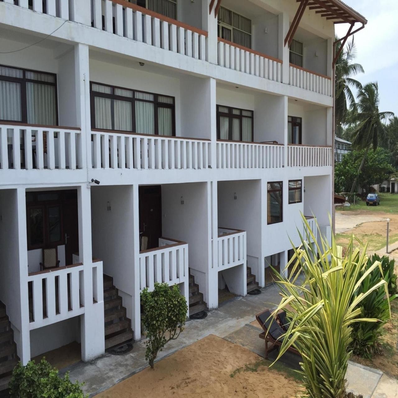 Miltons Beach Resort Unawatuna Exterior photo